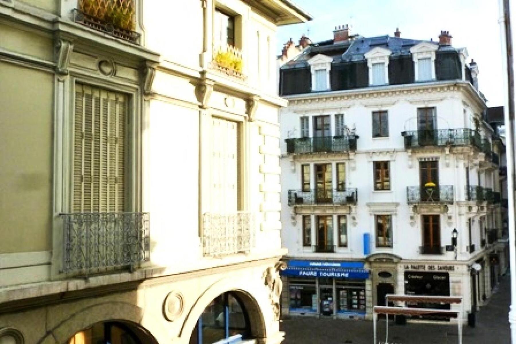 21 Rue Des Bains - Dans Zone Pietonne Pour Ce Petit Tres Agreable ! Mae-7794 Aix-les-Bains