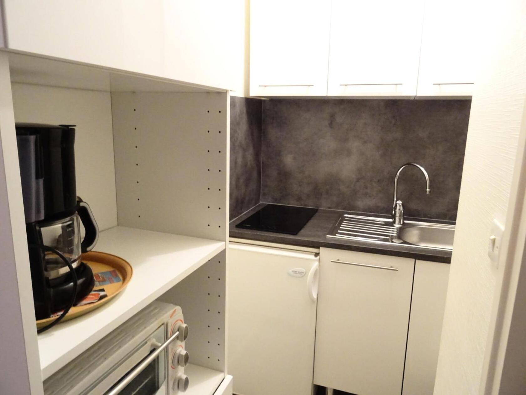 21 Rue Des Bains - Dans Zone Pietonne Pour Ce Petit Tres Agreable ! Mae-7794 *